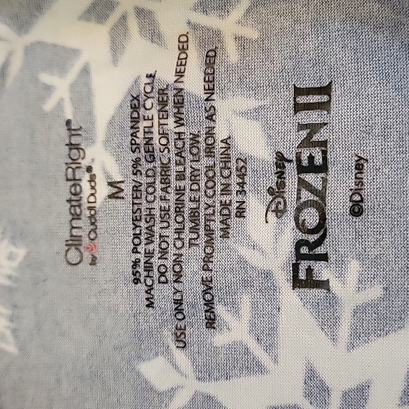 2 Pairs of Long Sleeve Elsa Pajamas - Picture 4 of 15